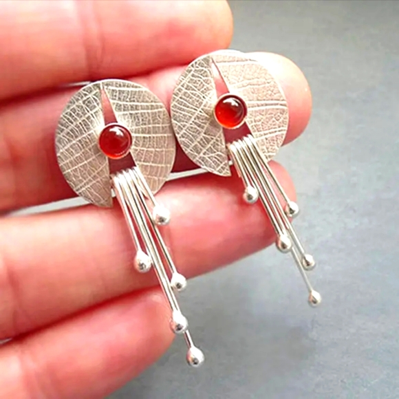 NEW UNIQUE SILVER PLATED TEARDROP EARRINGS - Picture 1 of 6